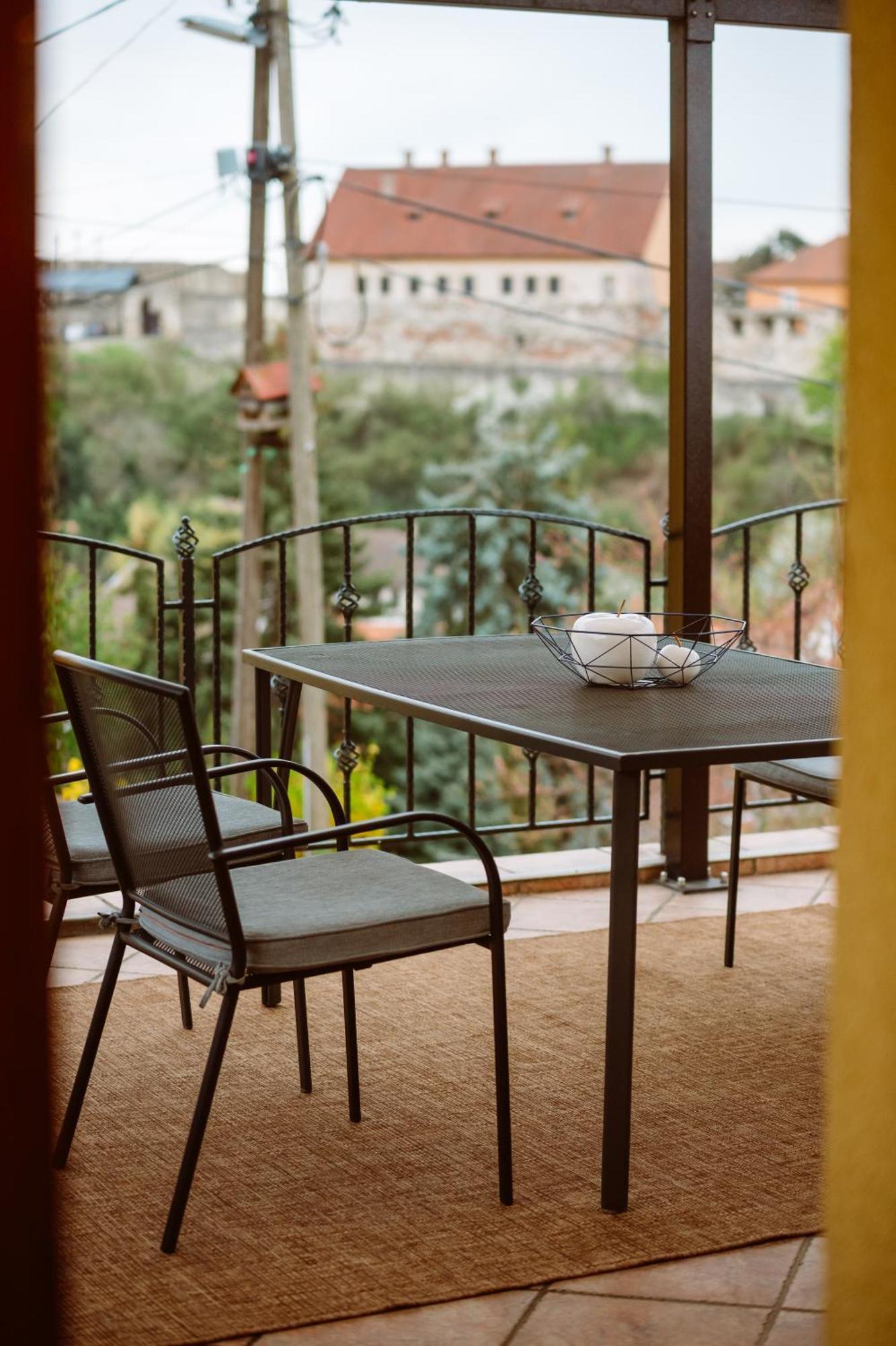 Kiralyszeke Apartman Егер Екстериор снимка