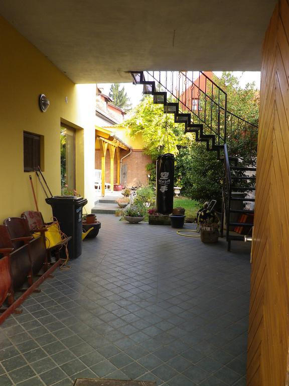 Kiralyszeke Apartman Егер Екстериор снимка