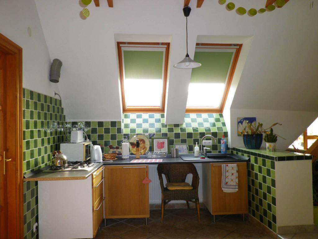 Kiralyszeke Apartman Егер Стая снимка