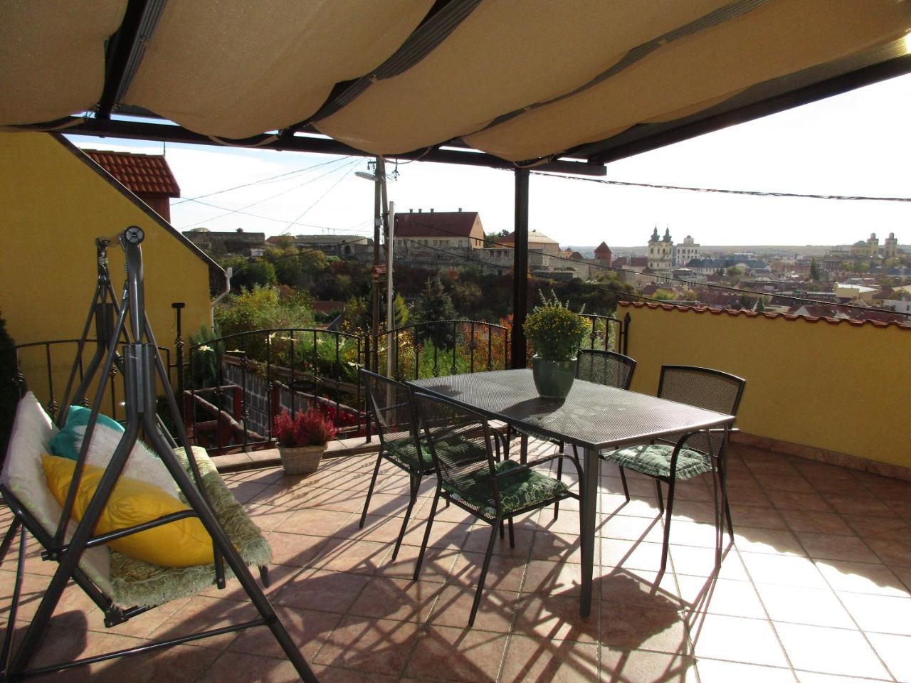 Kiralyszeke Apartman Егер Екстериор снимка